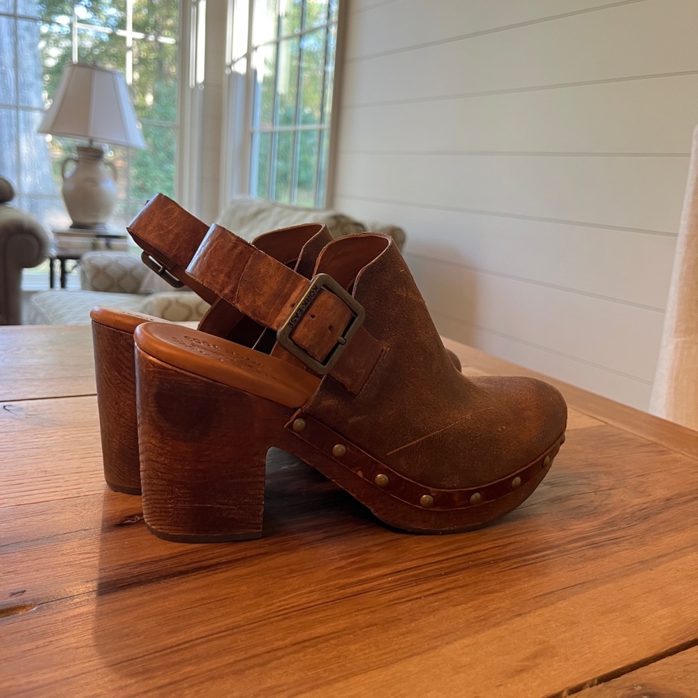 Kork Ease clogs